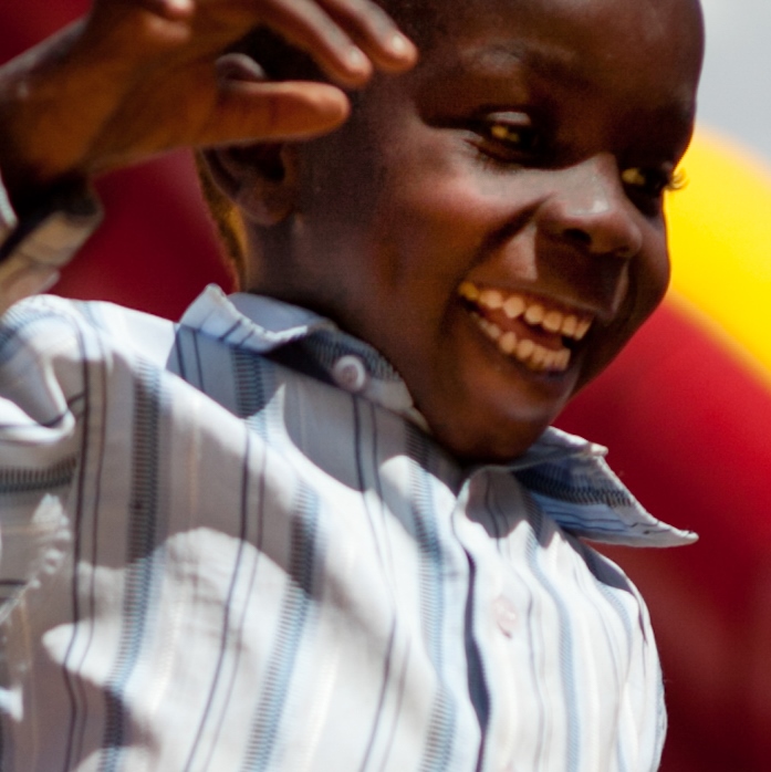 Tjeko uganda smile child glimlach kind skelter berg toys